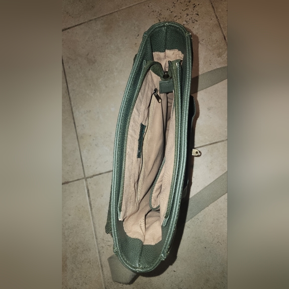 Like new, Green, house of tween, messenger style purse - Picture 4 of 5